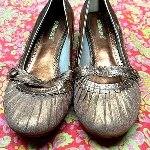 DOLLHOUSE WOMEN’S US SIZE 9 KITTEN HEEL SLIPPER / COPPERY GOLD